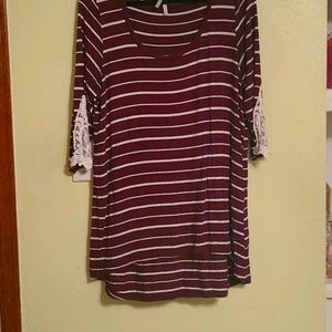Maroon&white stripped high to low shirt